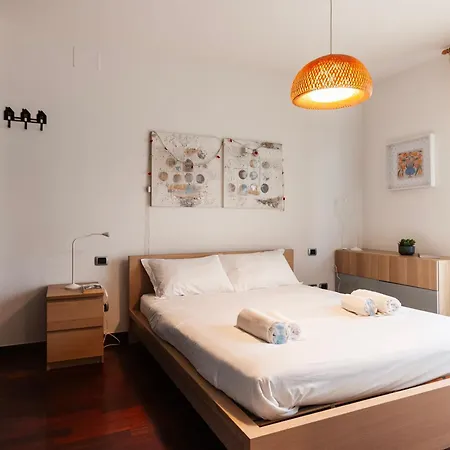 Youhosty-mezzofanti 24 Apartamento