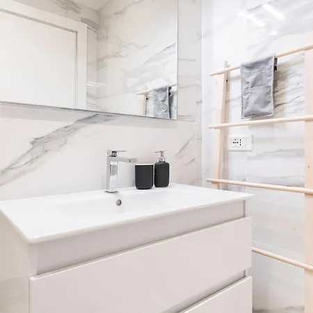 Easylife - - San Gregorio 3 F - P Venezia *