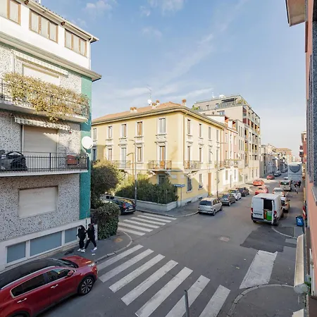 Modern One-bedroom With Terrace - Naviglio Martesana 米兰