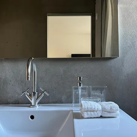 Urban Retreat Minutes Away From Duomo Cathedral *