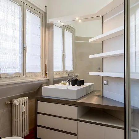 Apartment Porta Romana Living - Near Metro Station By Innstay