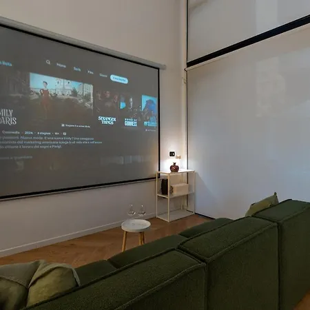 Modern Loft With Projector E Private Garden, Station Apartman *