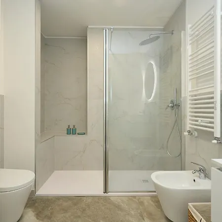 Apartament Atmosphere House 15 Minutes Walk From Duomo Mediolan