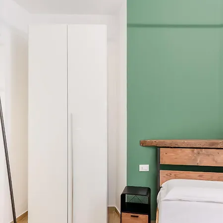 Entire With Patio In The Isola Area Appartement *