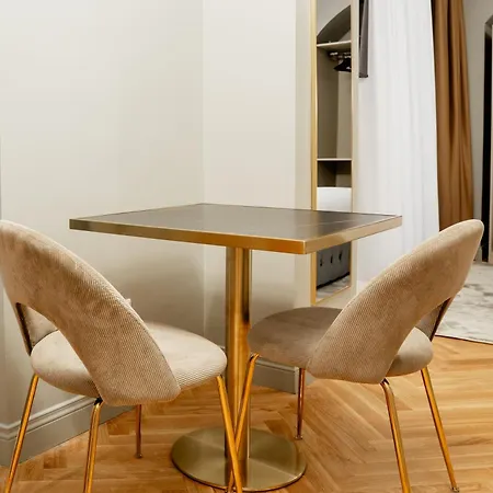 Prestige Boutique - Piazza Duomo 2 アパート 3*