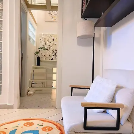 2-level Designer Loft In Isola District *