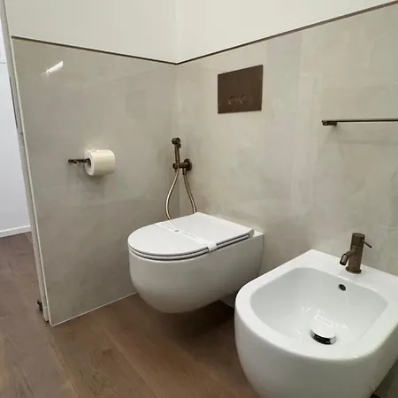 公寓 Luxury - Metropolitana M4- San Babila -stadio San Siro - Duomo - Aeroporto Linate - Castello Sforzesco 米兰