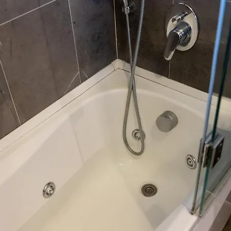 Sky Garden - Private Garage Apartment Milan