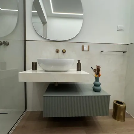 公寓 Luxury - Metropolitana M4- San Babila -stadio San Siro - Duomo - Aeroporto Linate - Castello Sforzesco 米兰