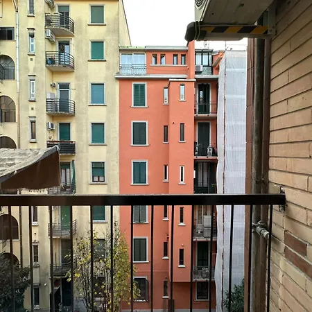 Lucania Azzurra Apartment, Elegante E Confortevole, Con Metro M3 Sotto Casa, Collegamento Diretto A Duomo Di E Stazione شقة *