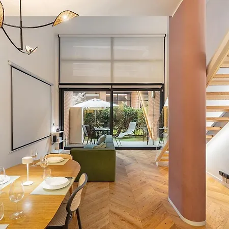 Modern Loft With Projector E Private Garden, Station アパート