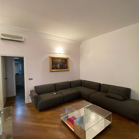 Chandelier - Center Appartement Milaan