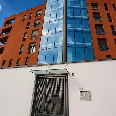 Apartman Modern Loft With Projector E Private Garden, Station
