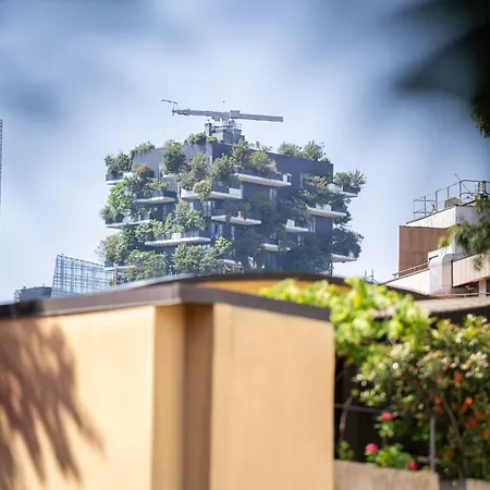 Entire With Patio In The Isola Area * Milaan