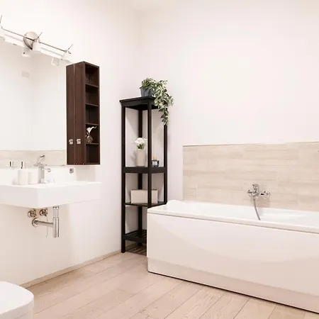 Easylife - - Poerio 31 - Porta Venezia Appartamento *