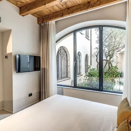 Seety Porta Romana Statue Appartement Milaan
