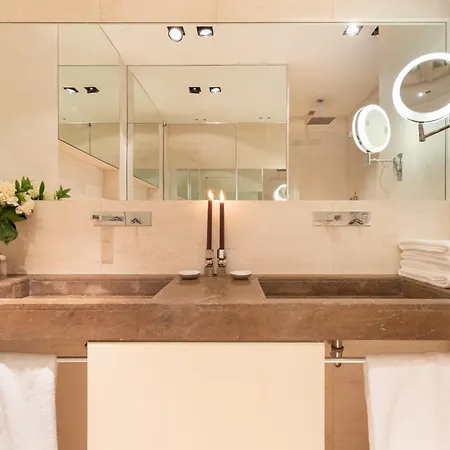 Guesthost - 500sqm Luxury With Spa, Gym, Terrace, Game & Garage アパート ミラノ
