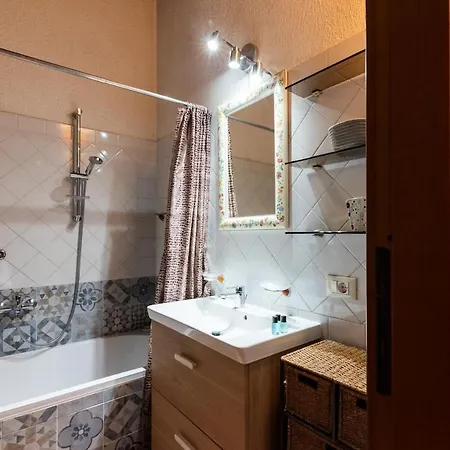 Characteristic 2 Double Bedroom Apartment *