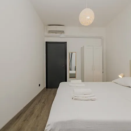 Апартаменты Bnbest Walk In Duomo 4-6 Pax *