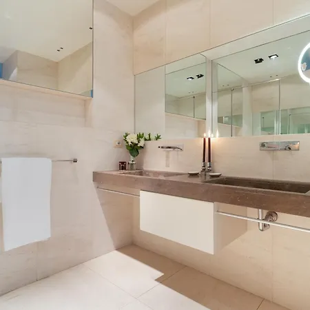 アパート Guesthost - 500sqm Luxury With Spa, Gym, Terrace, Game & Garage