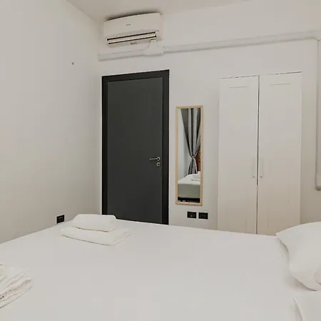 Апартаменты Bnbest Walk In Duomo 4-6 Pax *