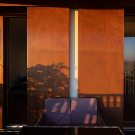 Sky Garden - Private Garage Apartment