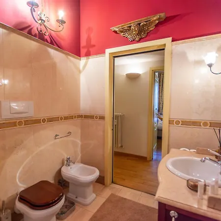 Duomo Elegant Retreat - Spacious 120 Sqm Up To 5 - 3 Min Walk To Duomo Lejlighed *