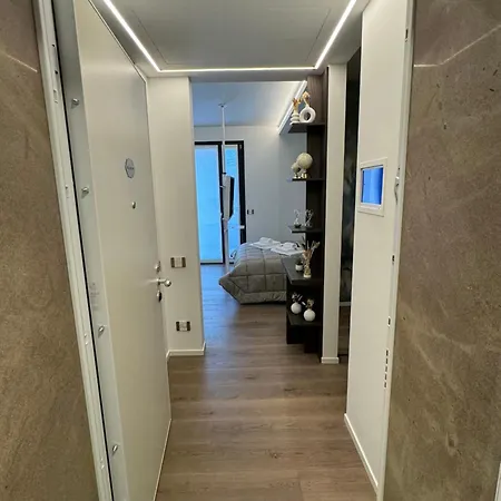 Luxury - Metropolitana M4- San Babila -stadio San Siro - Duomo - Aeroporto Linate - Castello Sforzesco 公寓