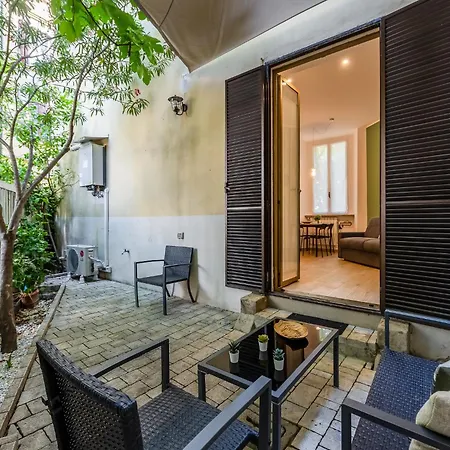 Entire With Patio In The Isola Area