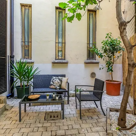Entire With Patio In The Isola Area Appartement