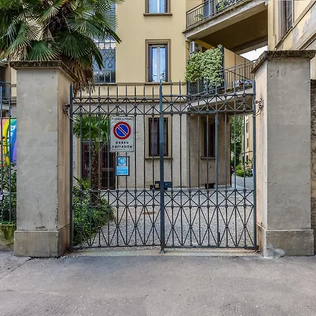 Entire With Patio In The Isola Area Appartement