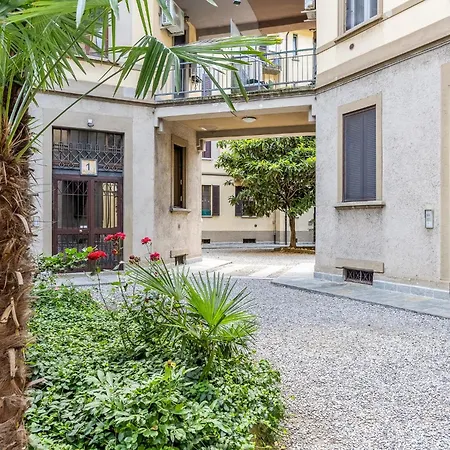 Entire With Patio In The Isola Area Appartement
