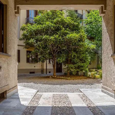 Entire With Patio In The Isola Area Appartement Milaan