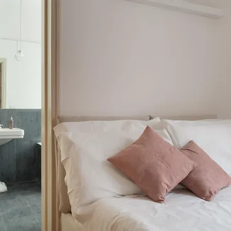 アパート Guesthost - 500sqm Luxury With Spa, Gym, Terrace, Game & Garage ミラノ