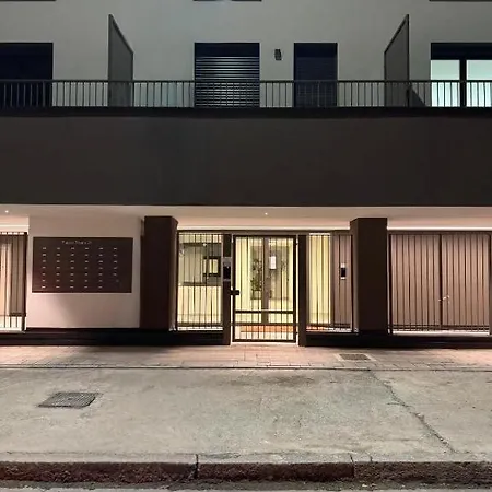 Luxury - Metropolitana M4- San Babila -stadio San Siro - Duomo - Aeroporto Linate - Castello Sforzesco