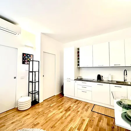 Apartamento Albani Life, Stile & Comfort In Soluzione Silenziosa E Indipendente, Comoda Per Stadio San Siro, Rho Fiera E Life *