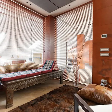 アパート Guesthost - 500sqm Luxury With Spa, Gym, Terrace, Game & Garage ミラノ