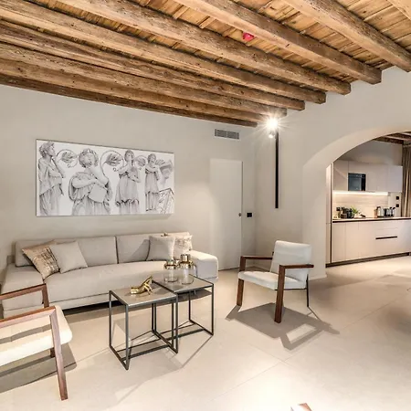 Seety Porta Romana Statue * Μιλάνο