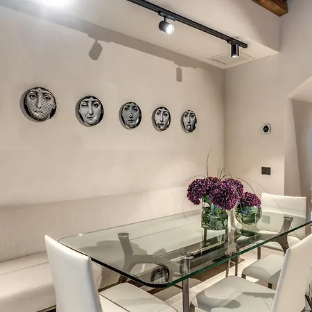 Seety Porta Romana Statue