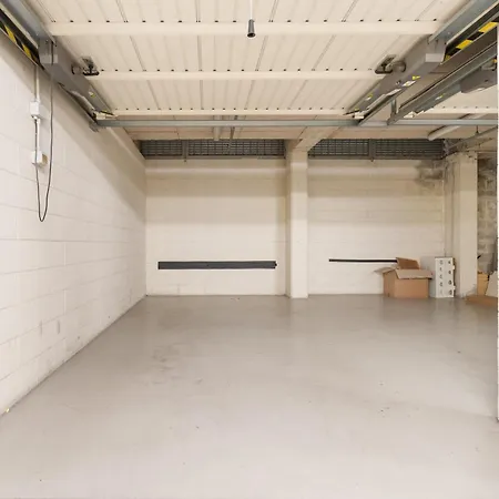 Guesthost - 500sqm Luxury With Spa, Gym, Terrace, Game & Garage アパート