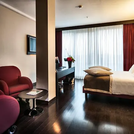 Отель Crowne Plaza By Ihg Милан