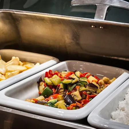 كراون بلازا ميلانو سيتي فندق 4*