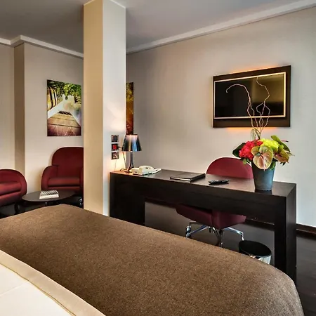 Отель Crowne Plaza By Ihg 4*