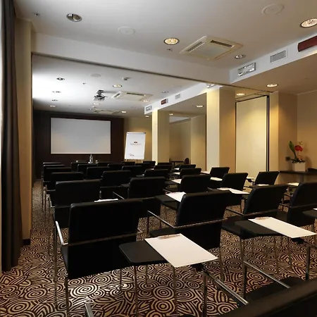 كراون بلازا ميلانو سيتي 4*