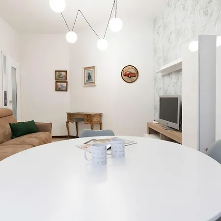 Uguzzone 21 Milano