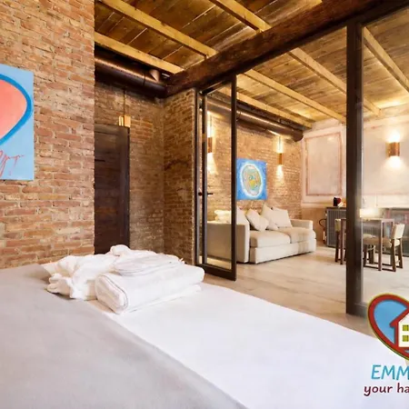 Emme Loft I Red Moon - Chic Design Loft * Milano