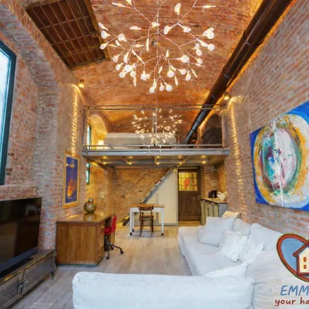 Emme Loft I Moon - Urban Stylish Loft