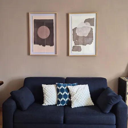 Claire - De Angeli Metro & Citylife Apartment Milan