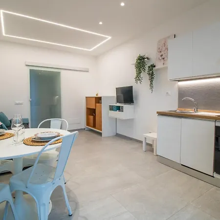 Stylish Flat Porta Venezia Fast Wifi Ac Metro-5 Min From Duomo Apartmán