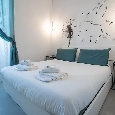 아파트 Stylish Flat Porta Venezia Fast Wifi Ac Metro-5 Min From Duomo 밀라노